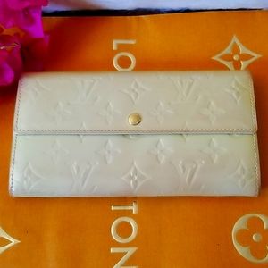 Authentic Louis Vuitton Vernis wallet